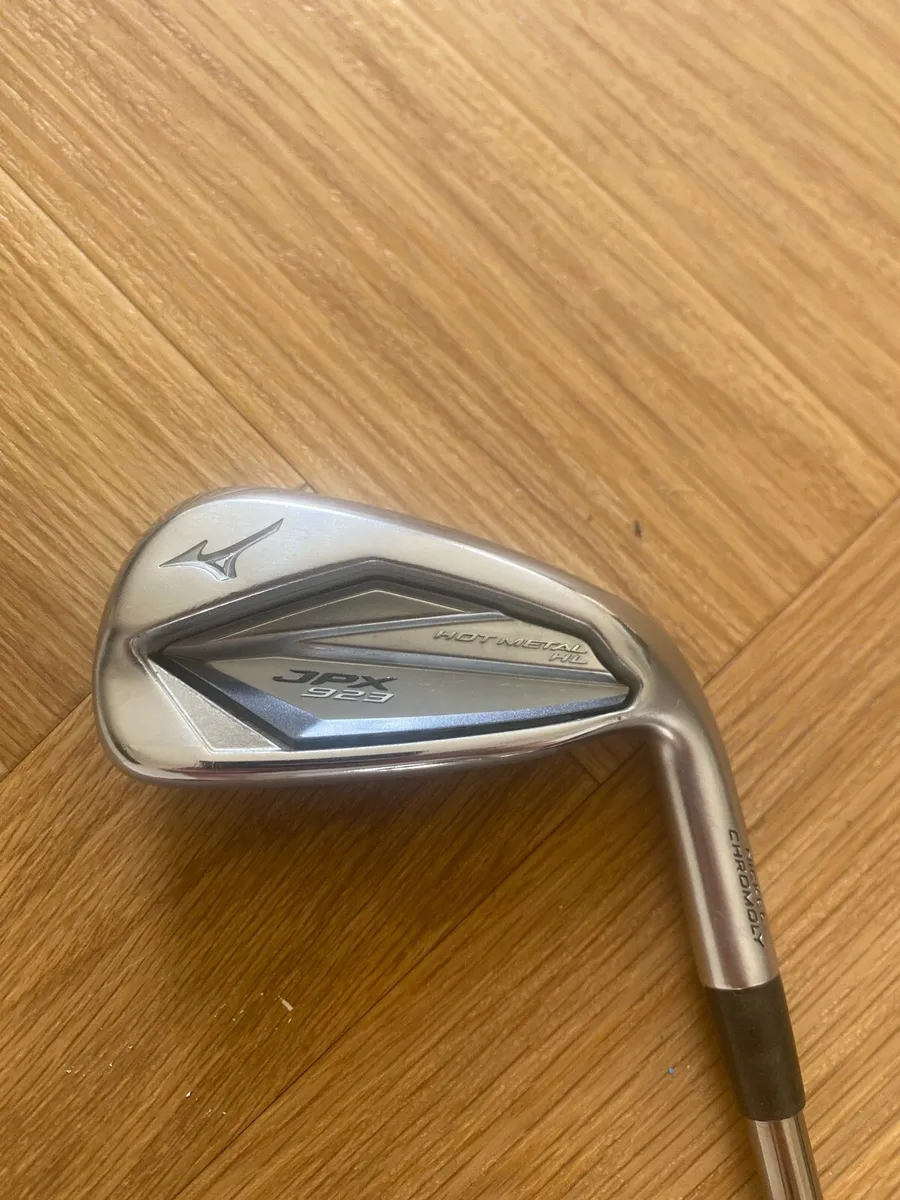 Mizuno JPX 923 Irons/ Cleveland XL Launcher Hybrid - Image 2