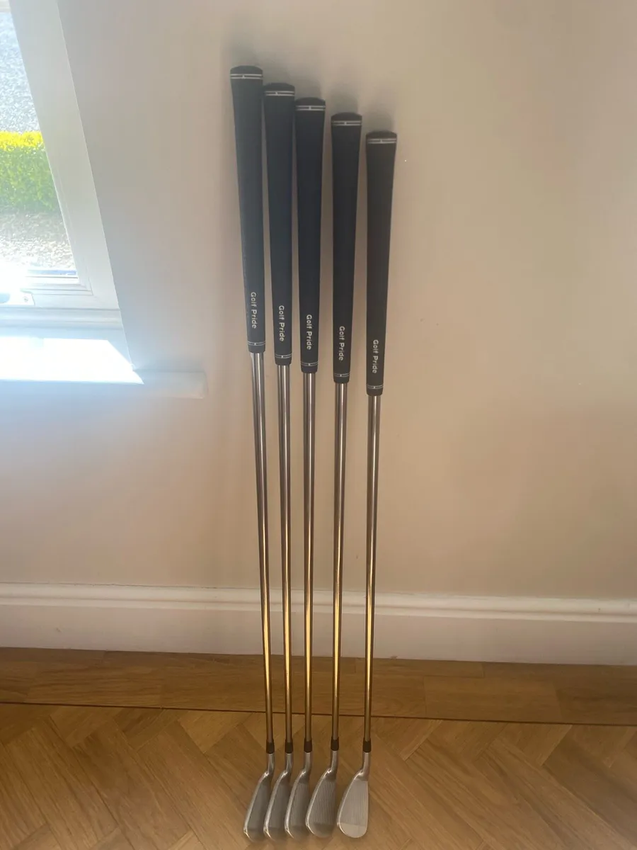 Mizuno JPX 923 Irons/ Cleveland XL Launcher Hybrid - Image 3