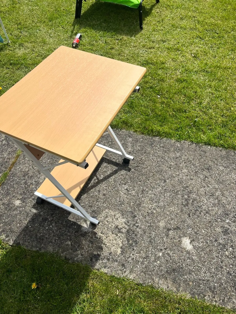 Computer desk - Image 1