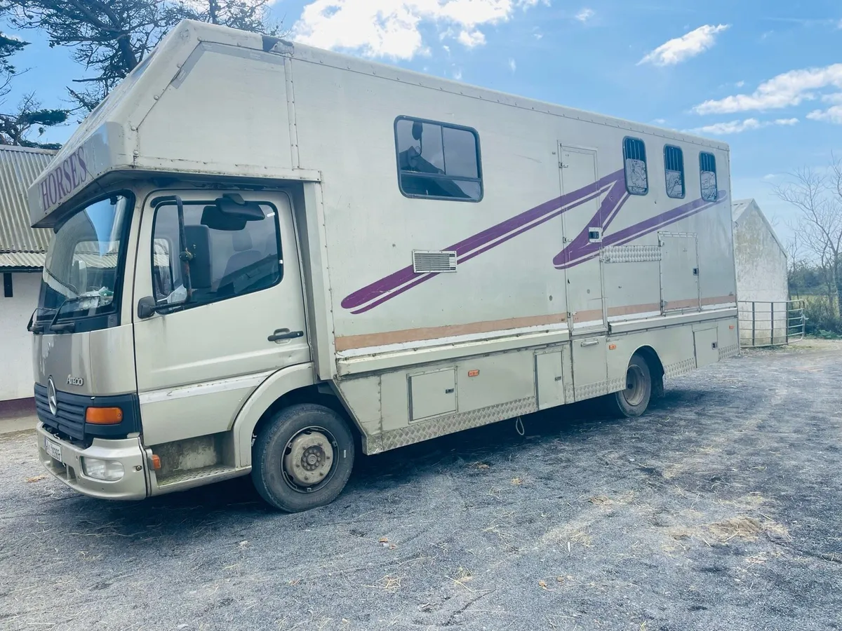 MERCEDES ALTEGO HORSE LORRY - Image 1