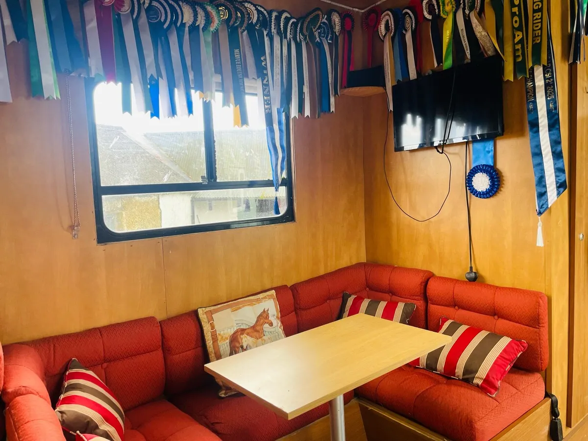 MERCEDES ALTEGO HORSE LORRY - Image 2