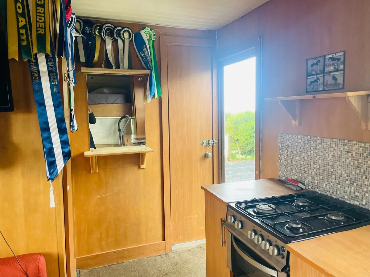 MERCEDES ALTEGO HORSE LORRY - Image 4