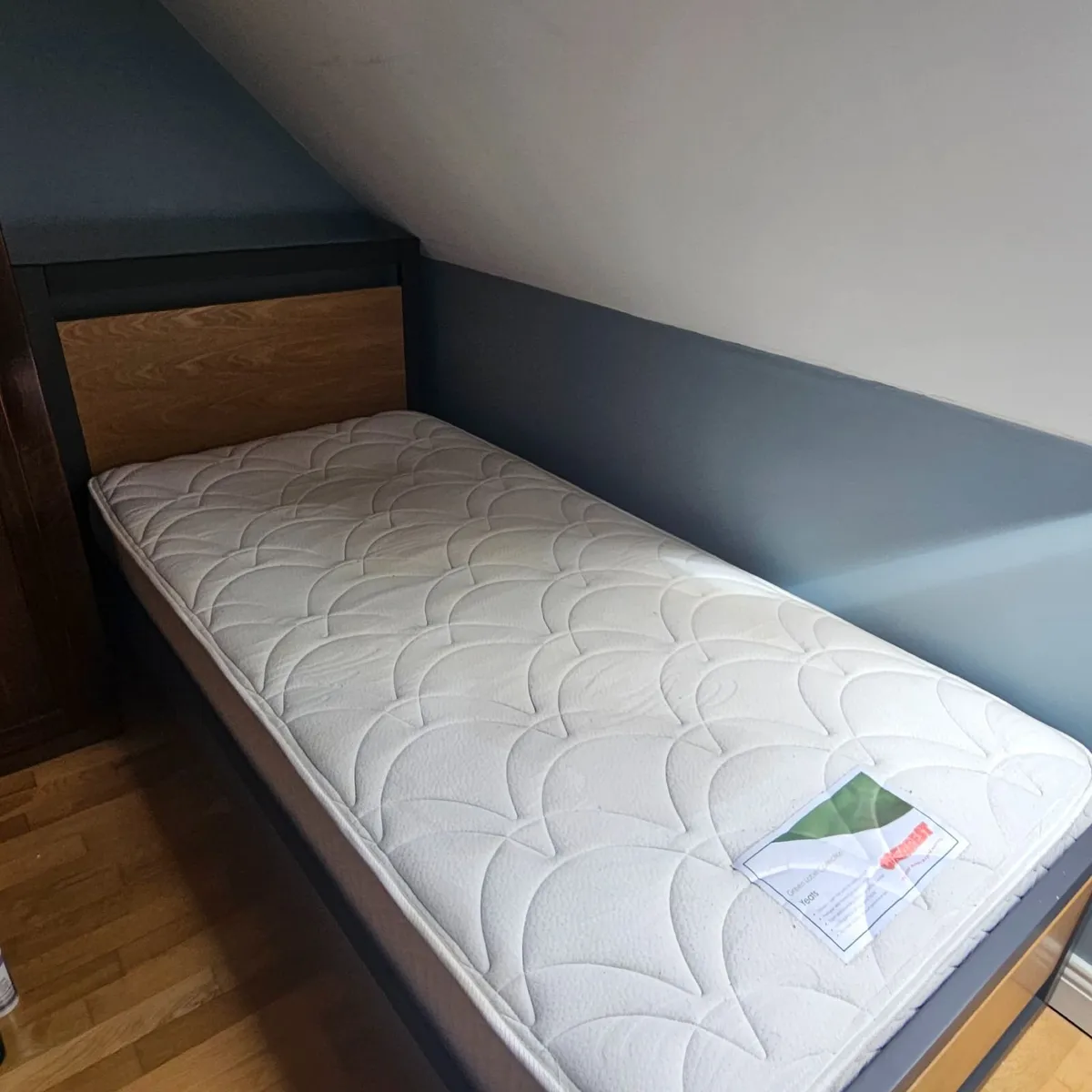 Single bed and mattress - Image 1
