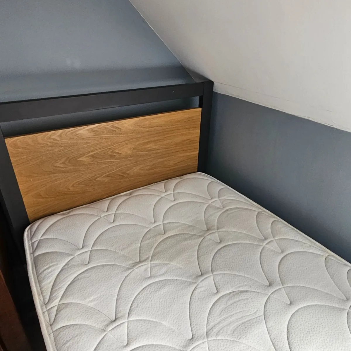 Single bed and mattress - Image 3