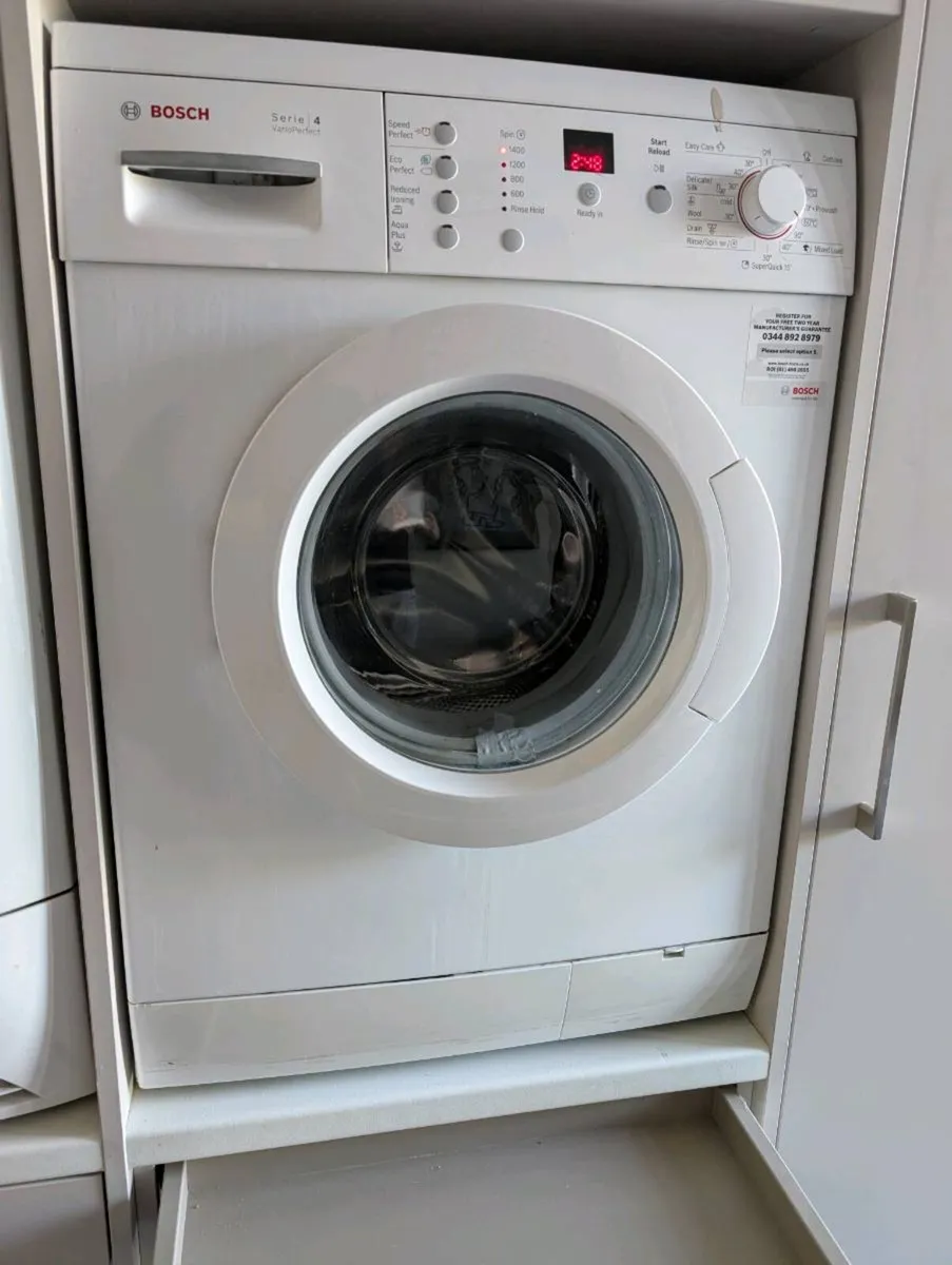 Bosch Serie 4 washing machine - Image 1