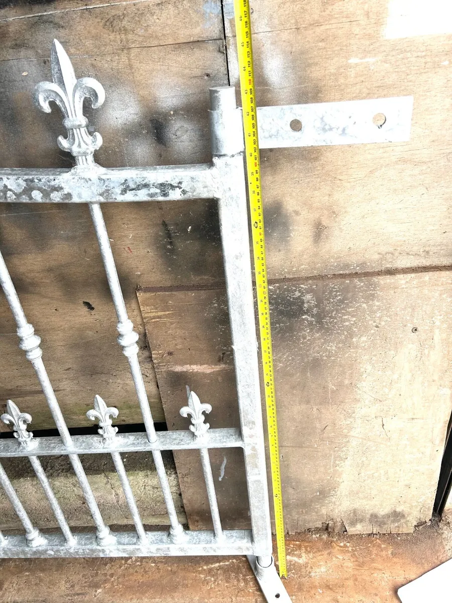 ENTRANCE GATES - Image 4