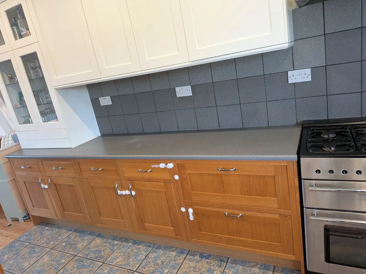 Kitchen - Solid Oak bottom half & IKEA upper half - Image 4