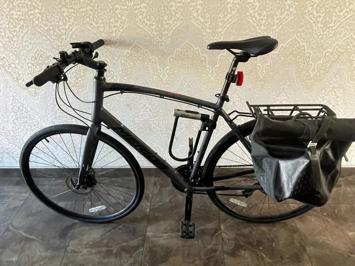 Merida Speeder 20D Hybrid Bike + Accessories - Image 1