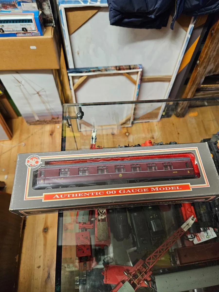 Hornby Dapol OO Gauge Carraige