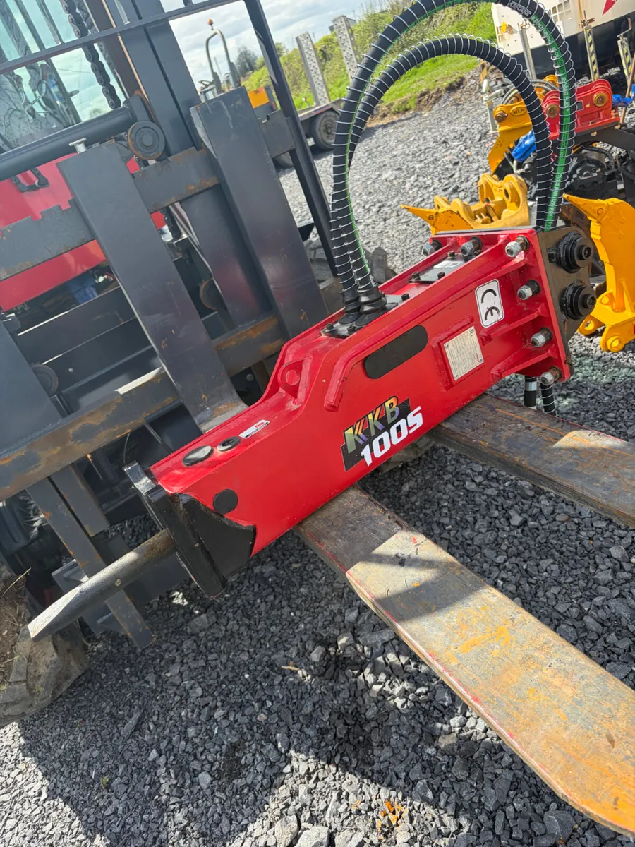 Unused Komak Rock breaker suit 1-2.7t digger - Image 1