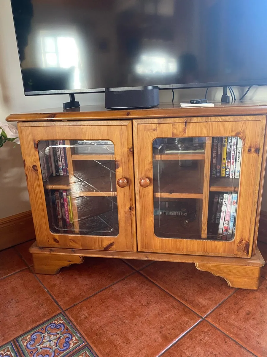 Kitchen table, six chairs and TV unit - Image 2
