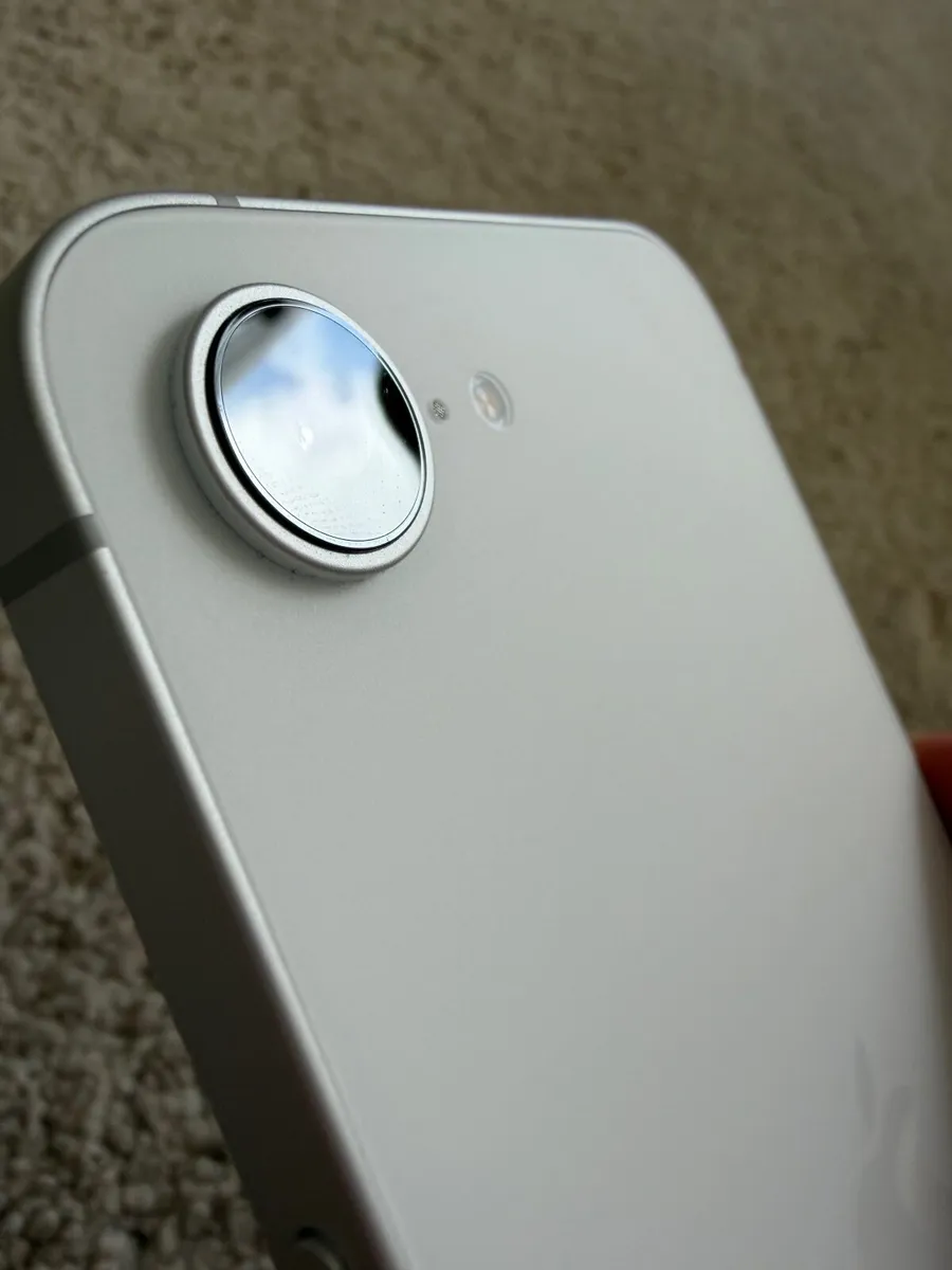 Iphone 16e 128GB White, Flawless Condition - Image 2