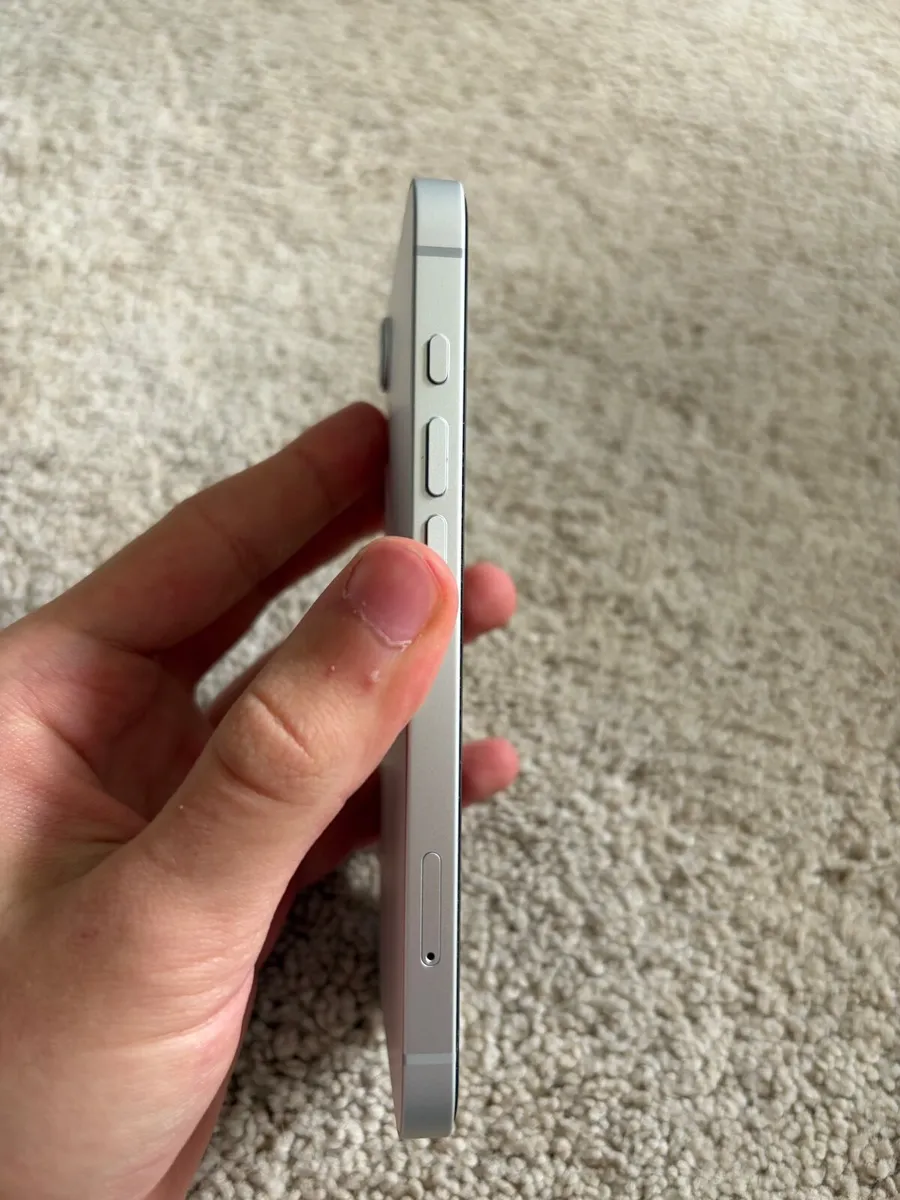 Iphone 16e 128GB White, Flawless Condition - Image 4