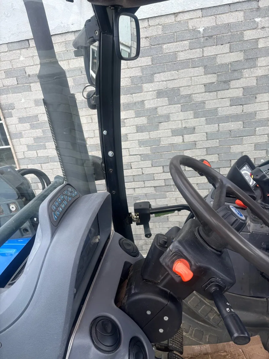 New Holland T6020 c/w loader - Image 2