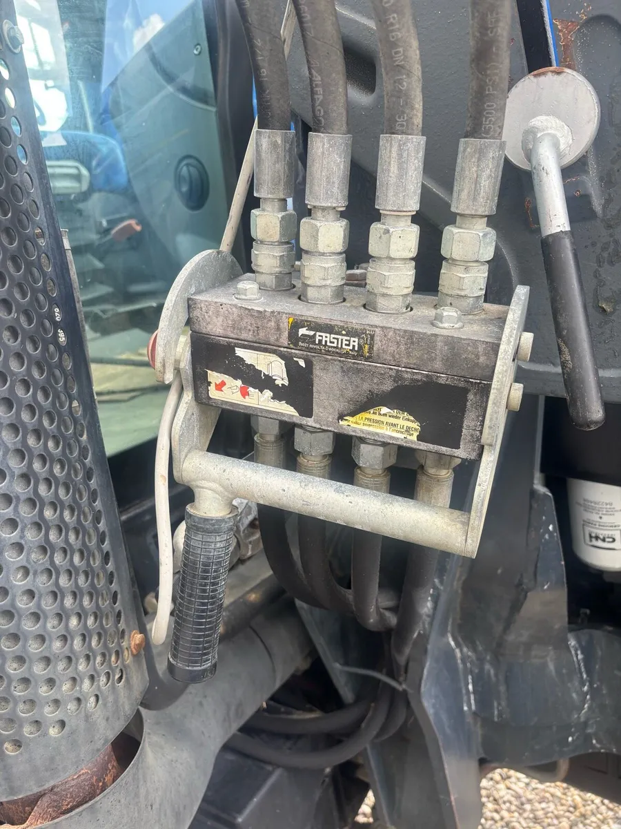 New Holland T6020 c/w loader - Image 3