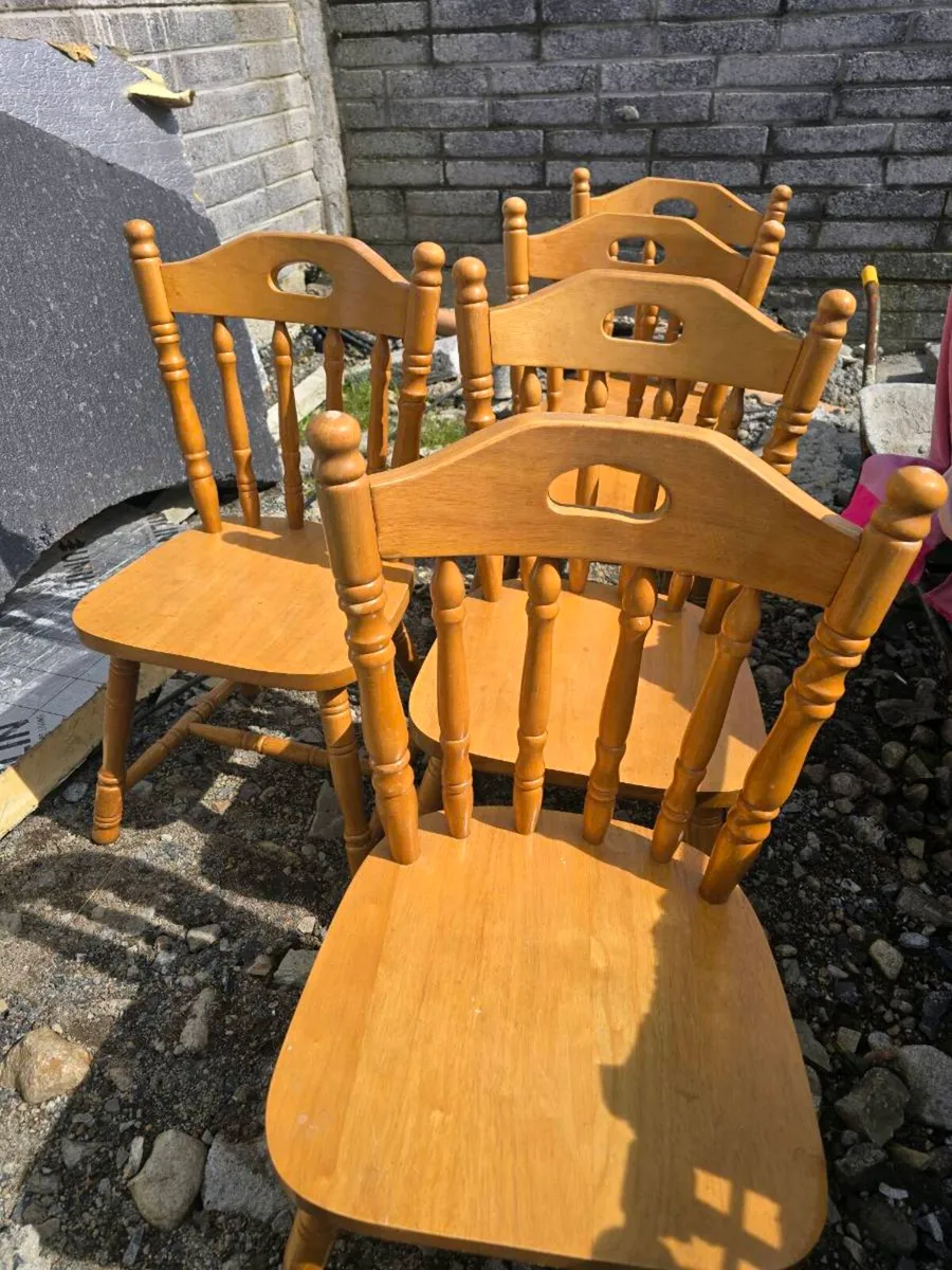 Kitchen Table & 6 chairs - Image 1