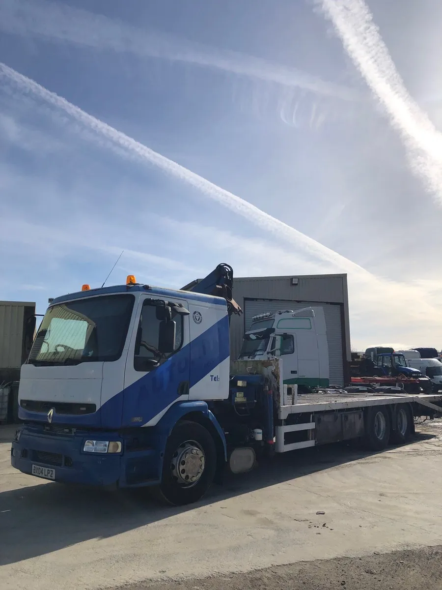 Renault recovery crane truck for breaking - Image 1