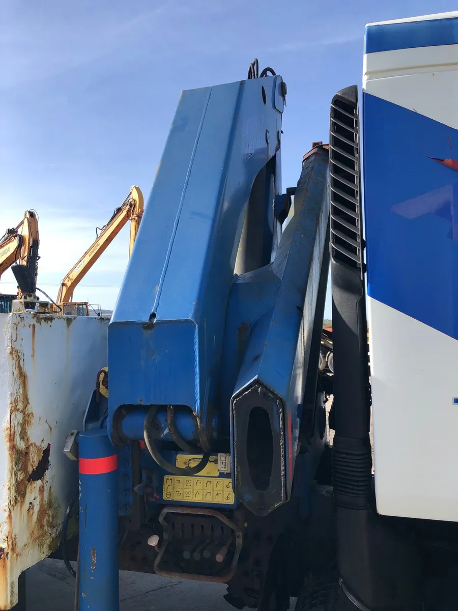 Renault recovery crane truck for breaking - Image 3