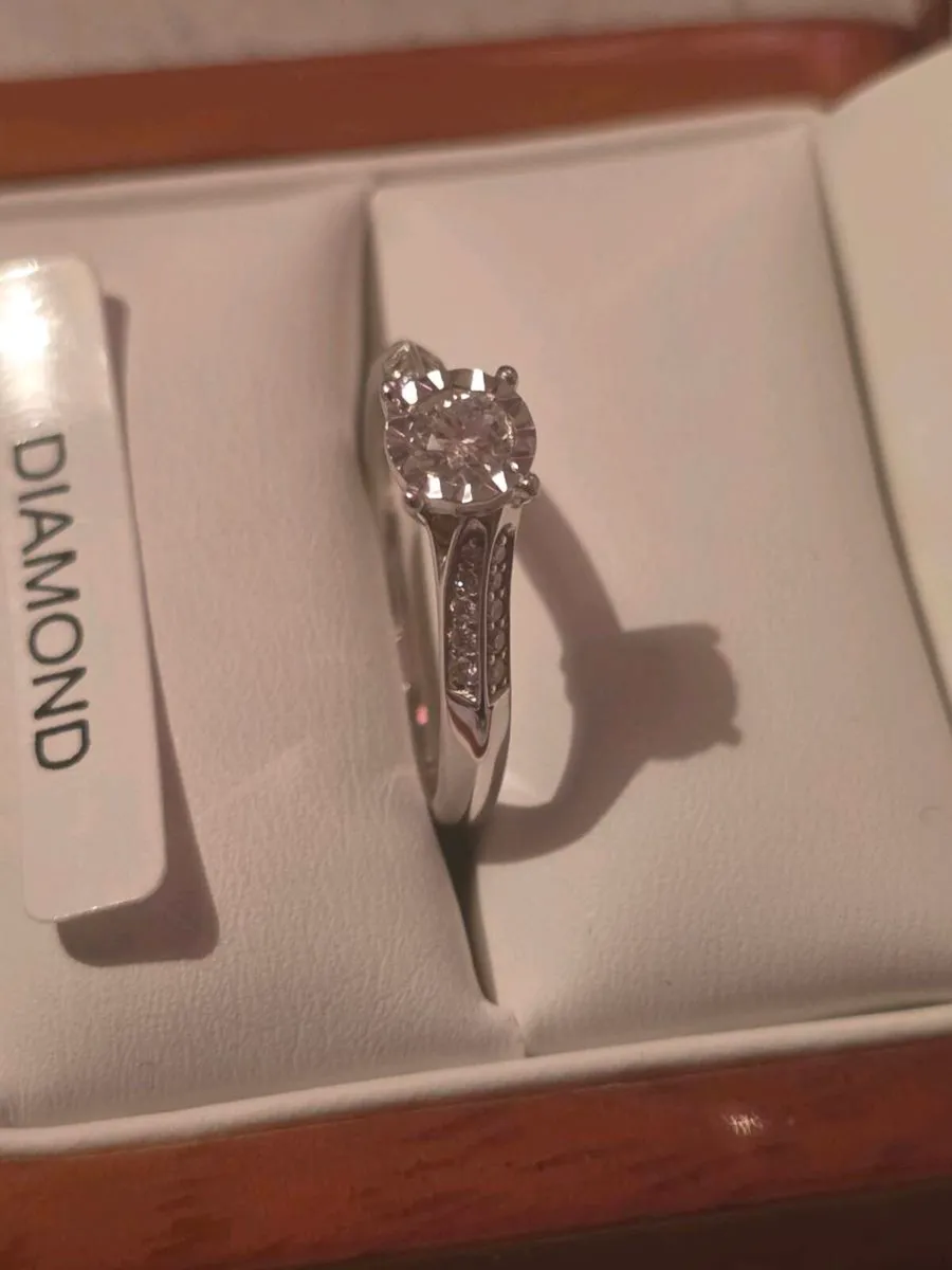 Engagement ring - Image 4