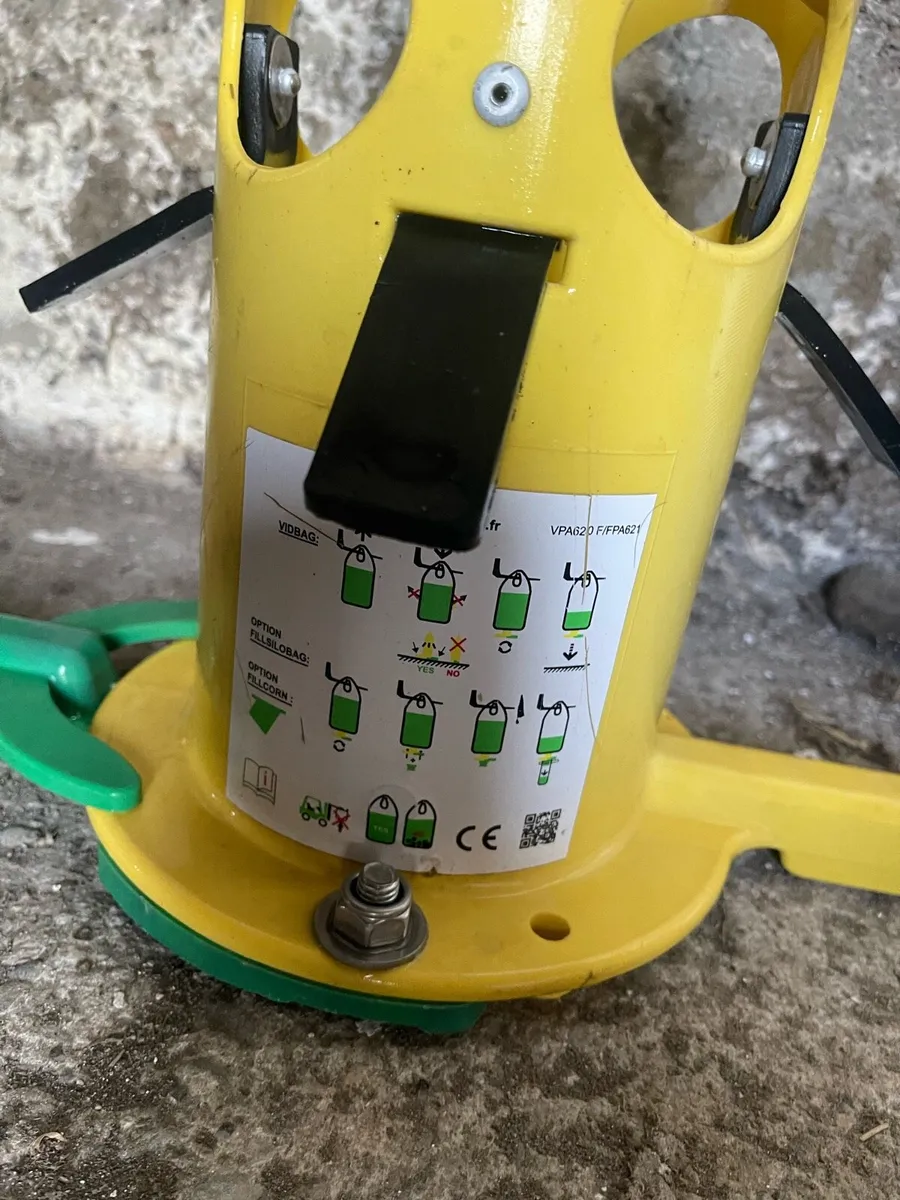 Fertiliser dispenser+water troughs - Image 2