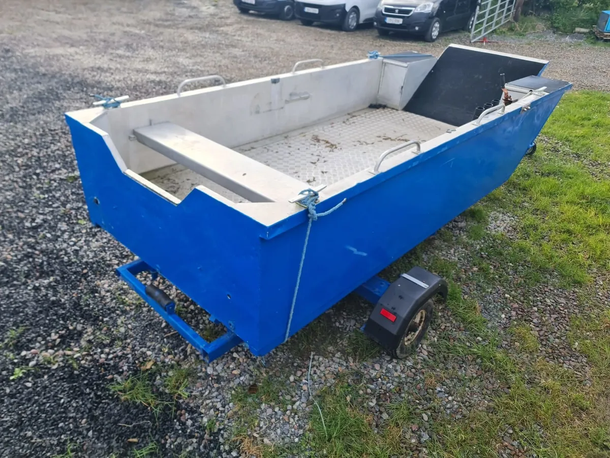 RARE ALUMINIUM BOAT WITH RAMP AND TRAILER - Image 4