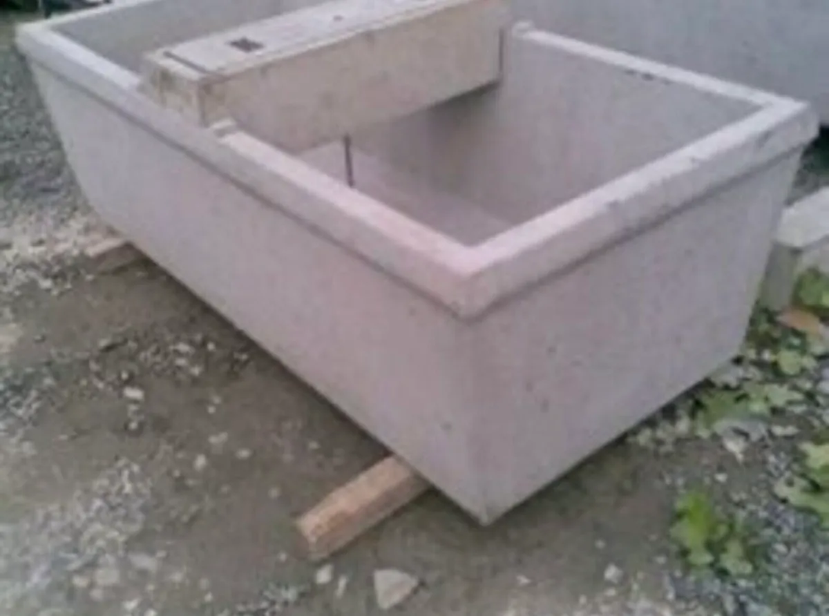 Fertiliser dispenser+water troughs - Image 4