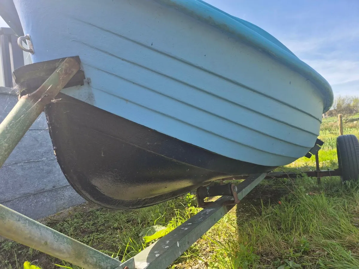 Lake - Boat - Image 2