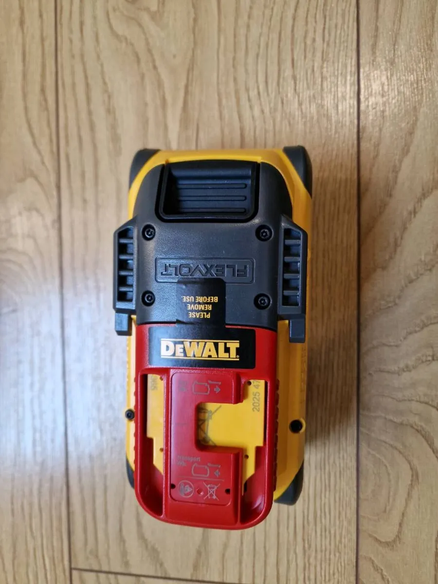 Dewalt 15ah battery DCB549 - Image 2