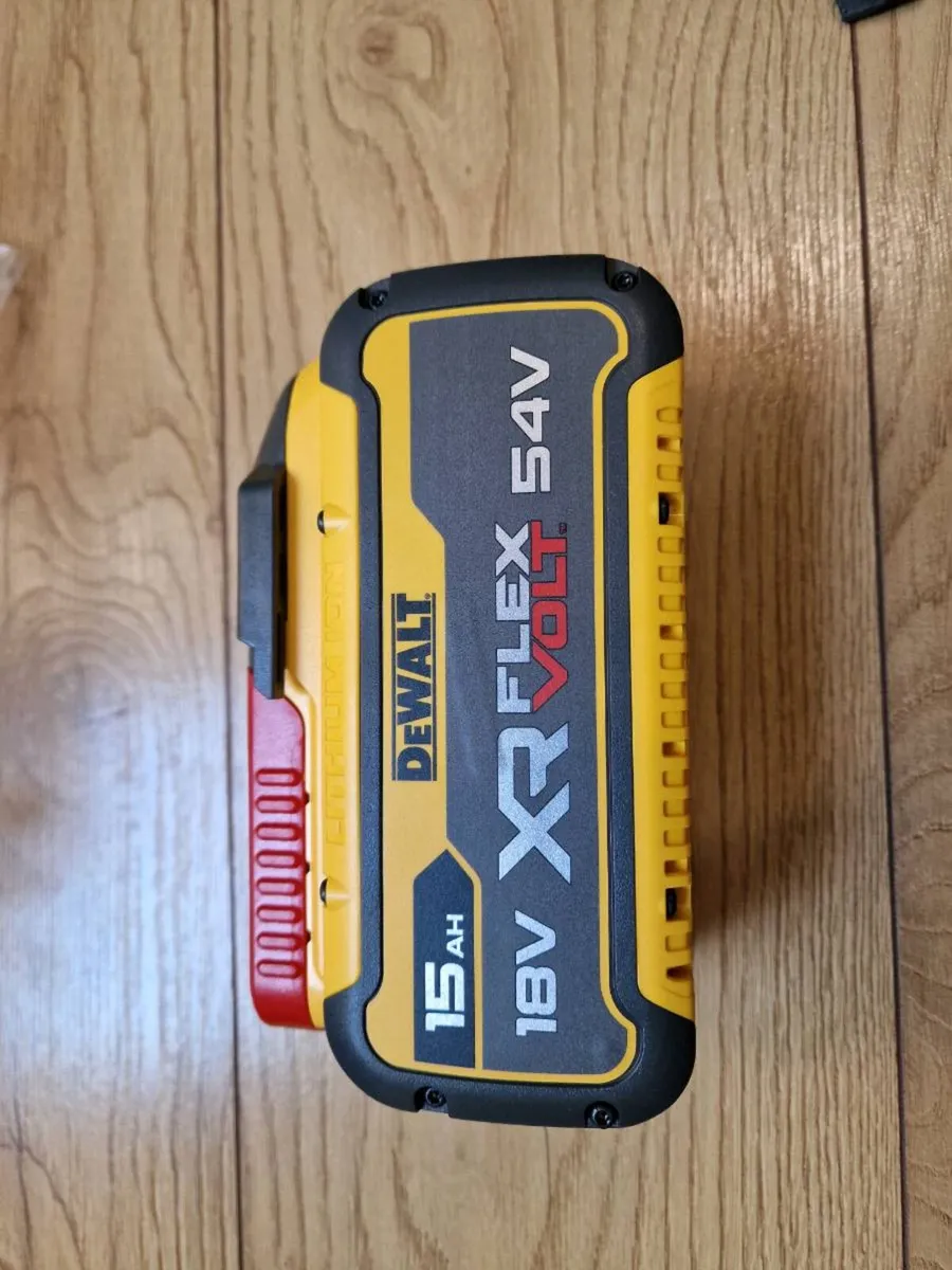 Dewalt 15ah battery DCB549 - Image 1