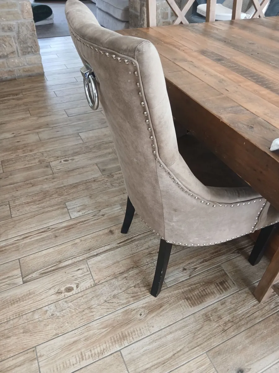 4 island chairs and 2 table chairs (matching) - Image 4