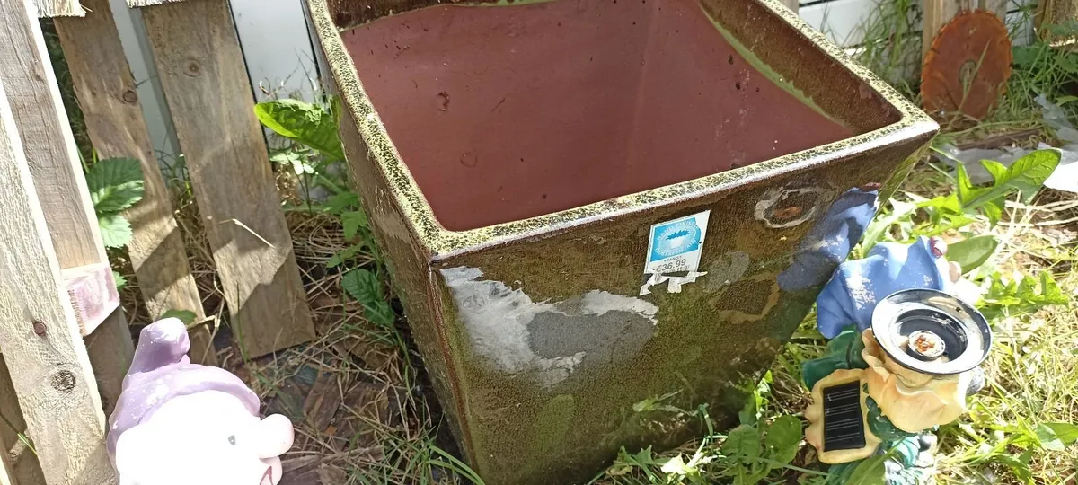 Planter and Garden Ornaments - Image 1