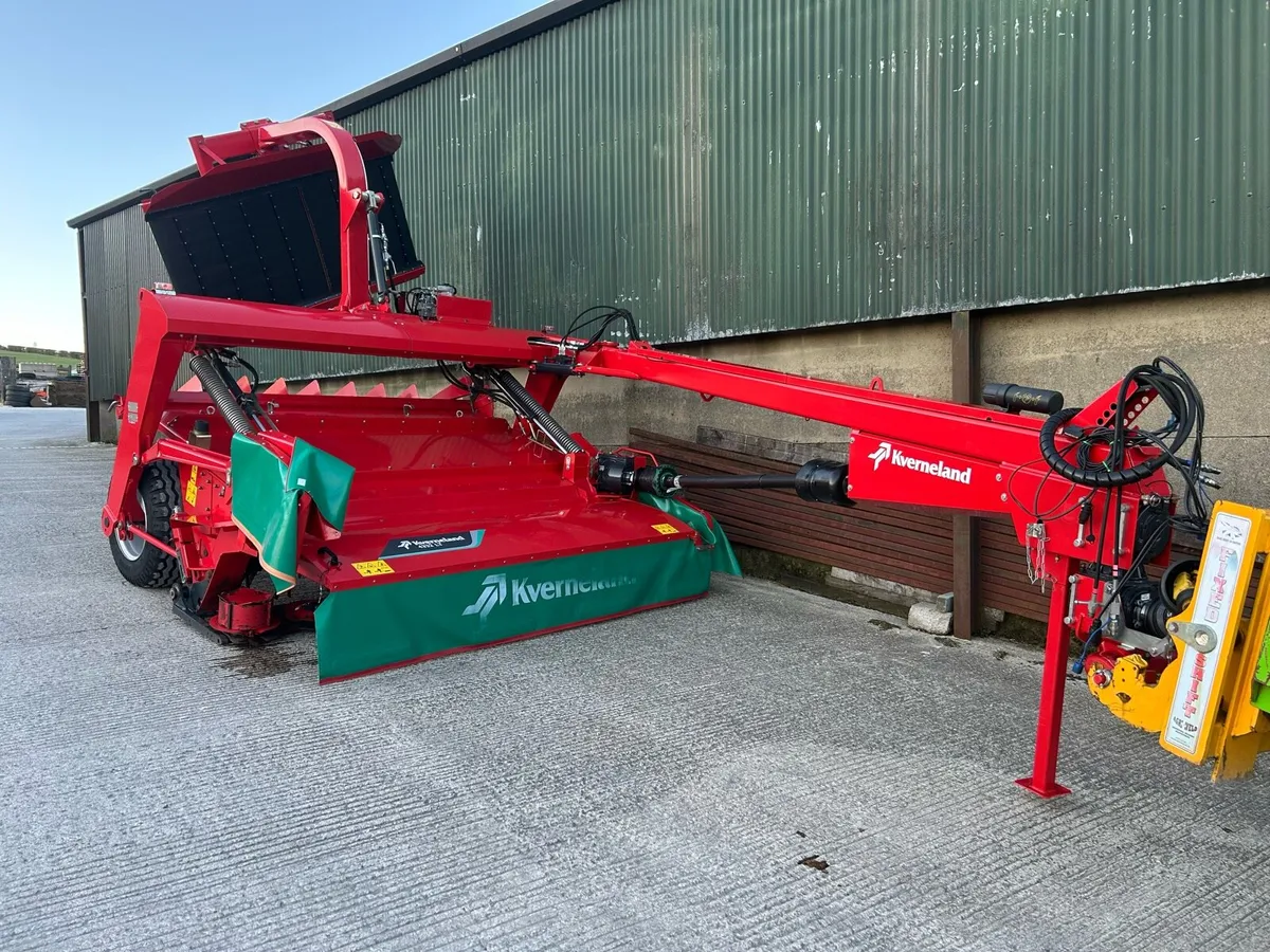Kverneland 4332 LT With Grouper & Spread Vanes - Image 1