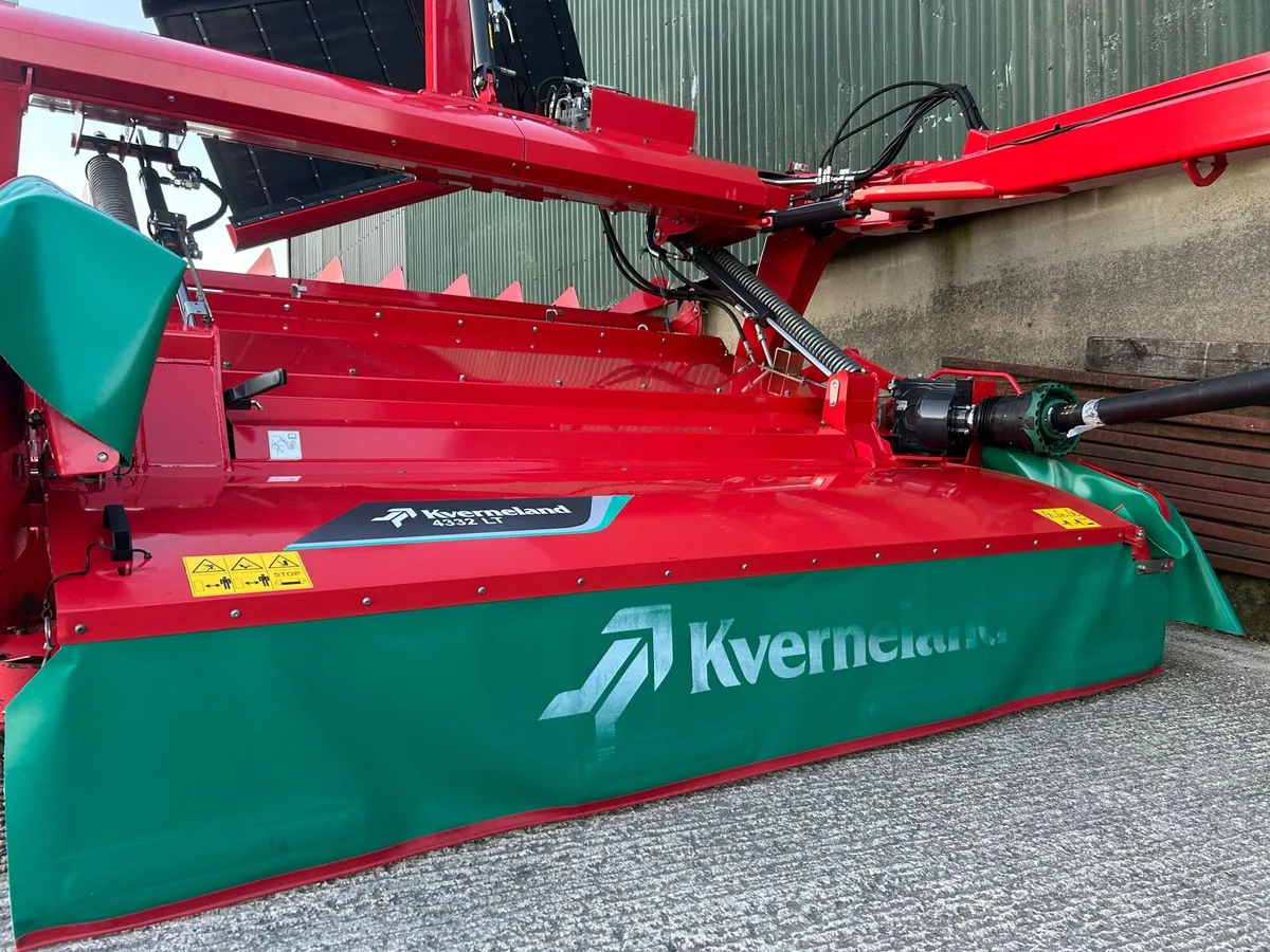 Kverneland 4332 LT With Grouper & Spread Vanes - Image 2