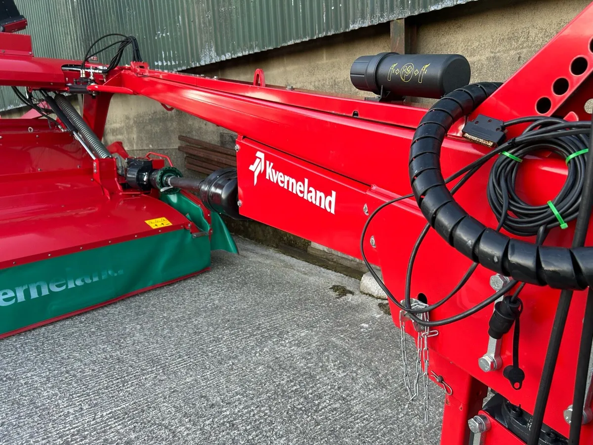 Kverneland 4332 LT With Grouper & Spread Vanes - Image 4