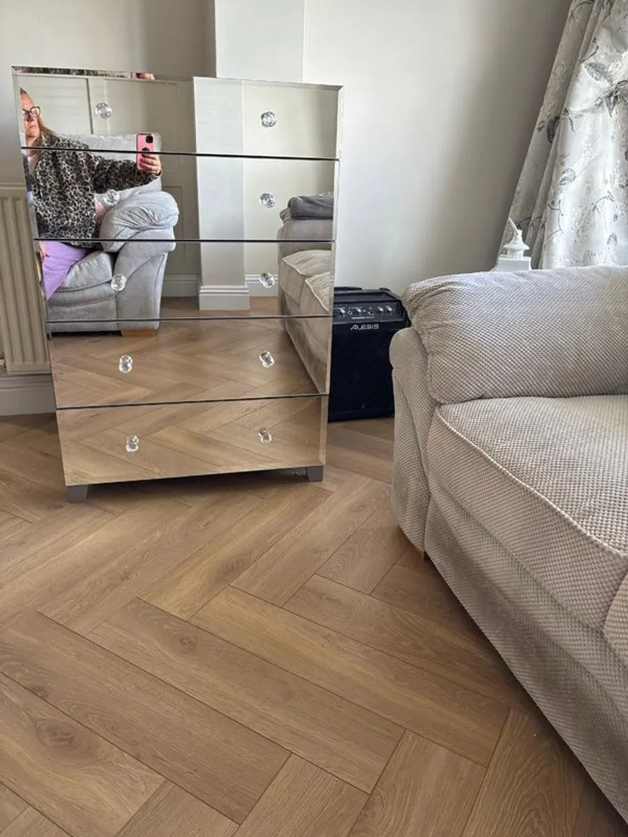 Mirrored chest of drawers - Image 1