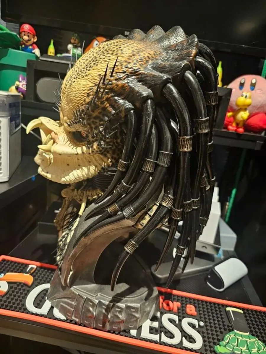sideshow predator bust - Image 2