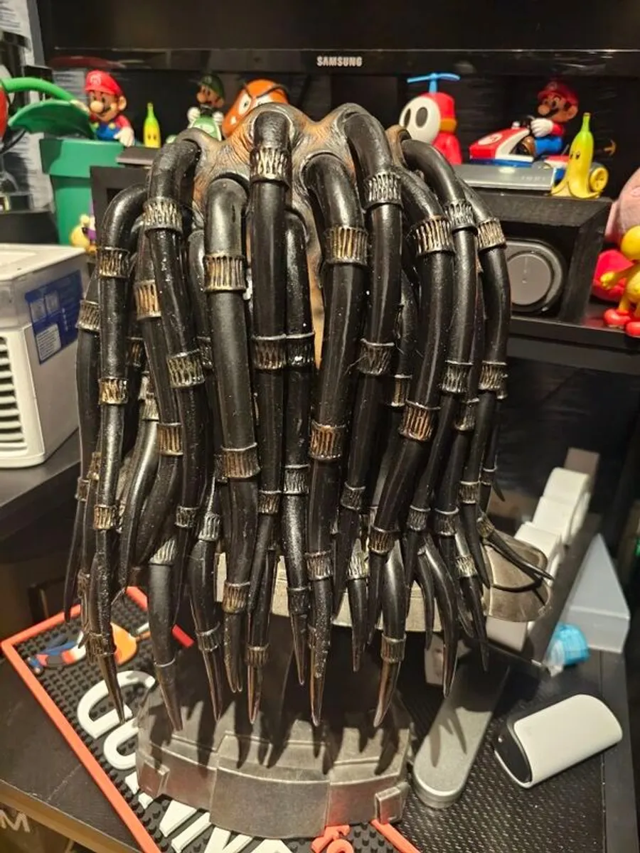 sideshow predator bust - Image 3