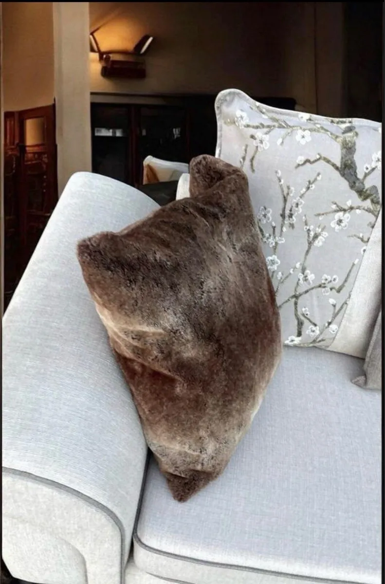 Dfs 3 seater - Image 3