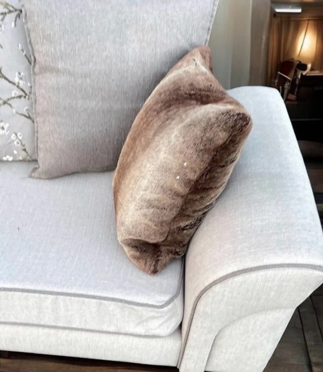 Dfs 3 seater - Image 4