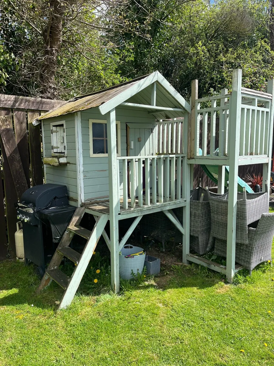Kids treehouse and slide - Image 1