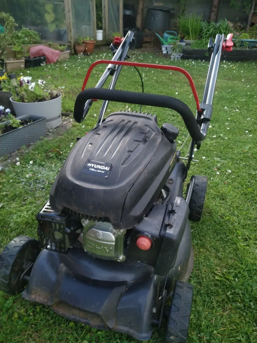 Hyundai 139 cc Lawn mower used - Image 1