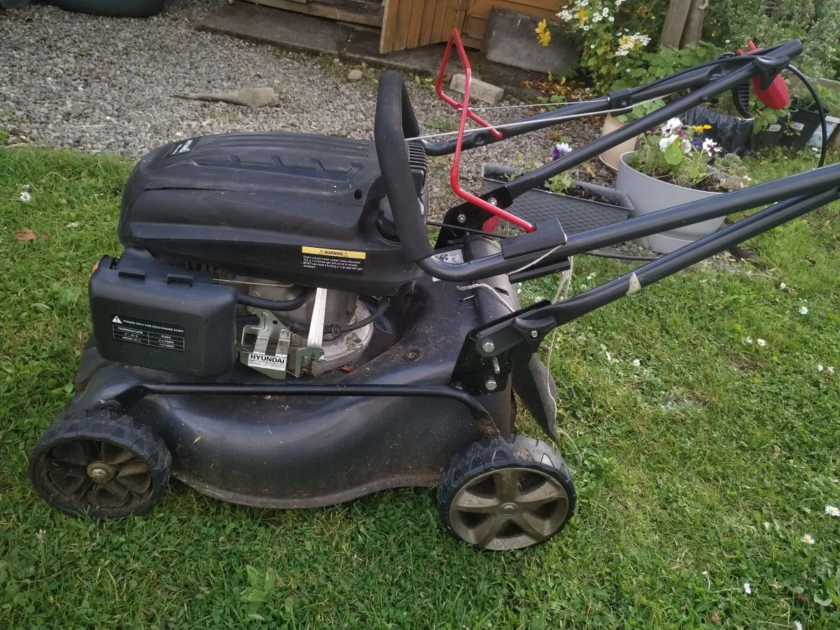 Hyundai 139 cc Lawn mower used - Image 4