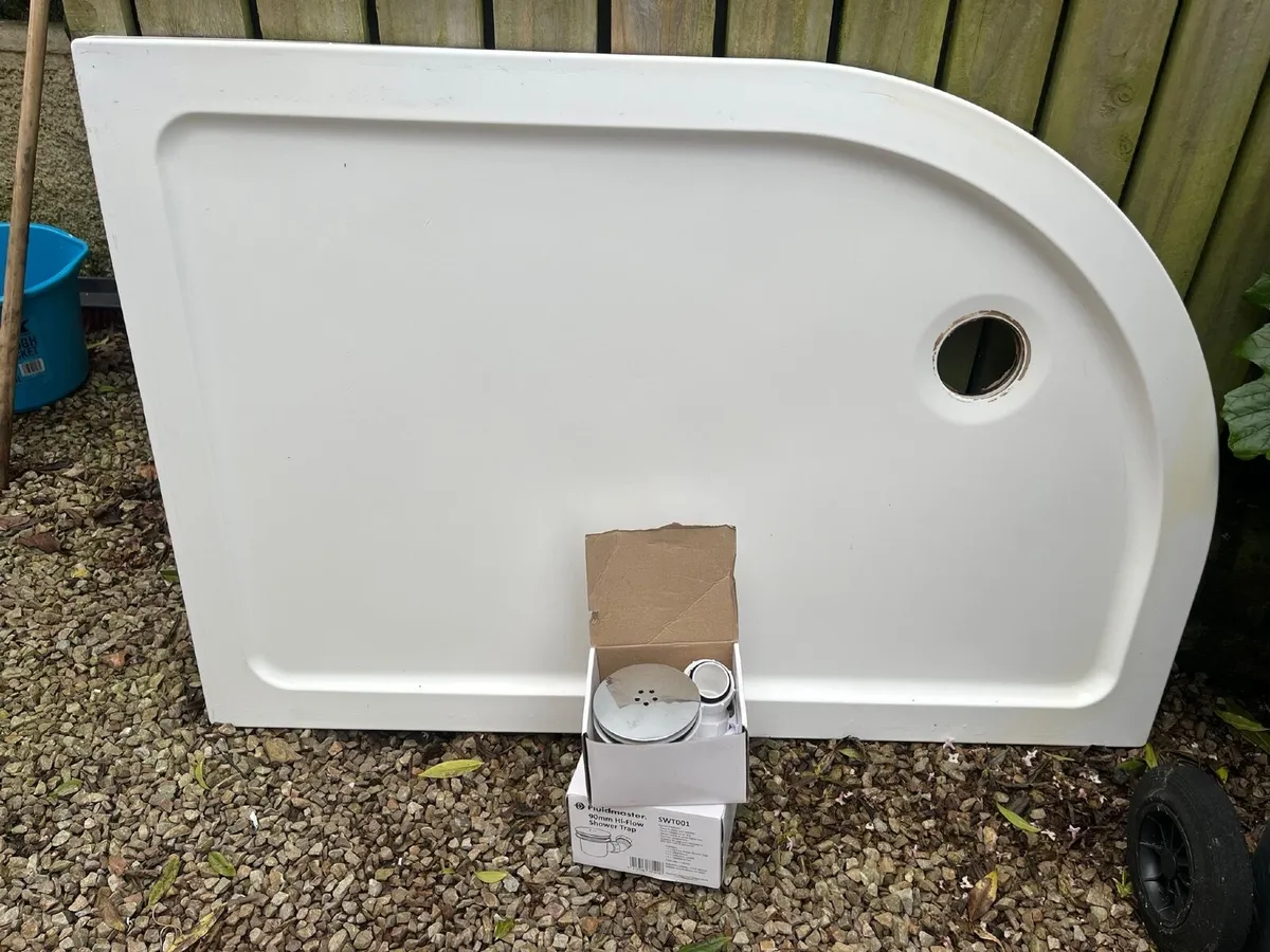 Shower and glass surround - Image 1