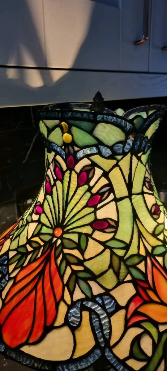 VINTAGE PEACOCK FANTAIL /EYE TIFFANY STYLE LAMP - Image 2