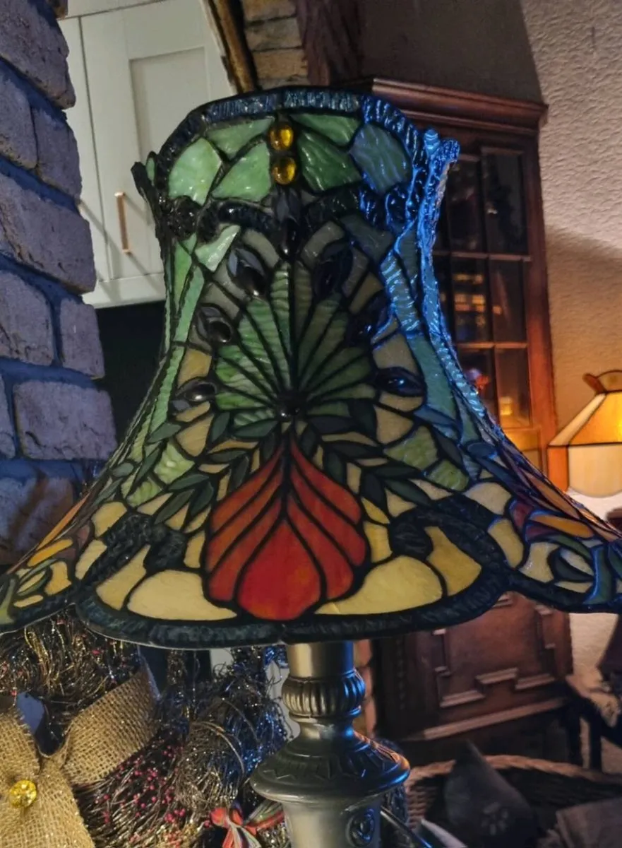 VINTAGE PEACOCK FANTAIL /EYE TIFFANY STYLE LAMP - Image 1