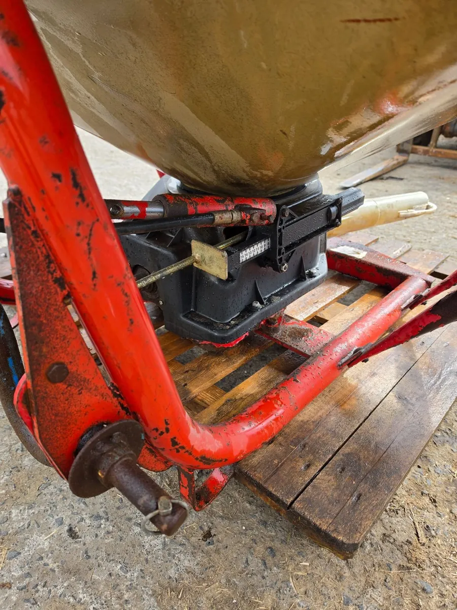 Abbey fertiliser sower - Image 3