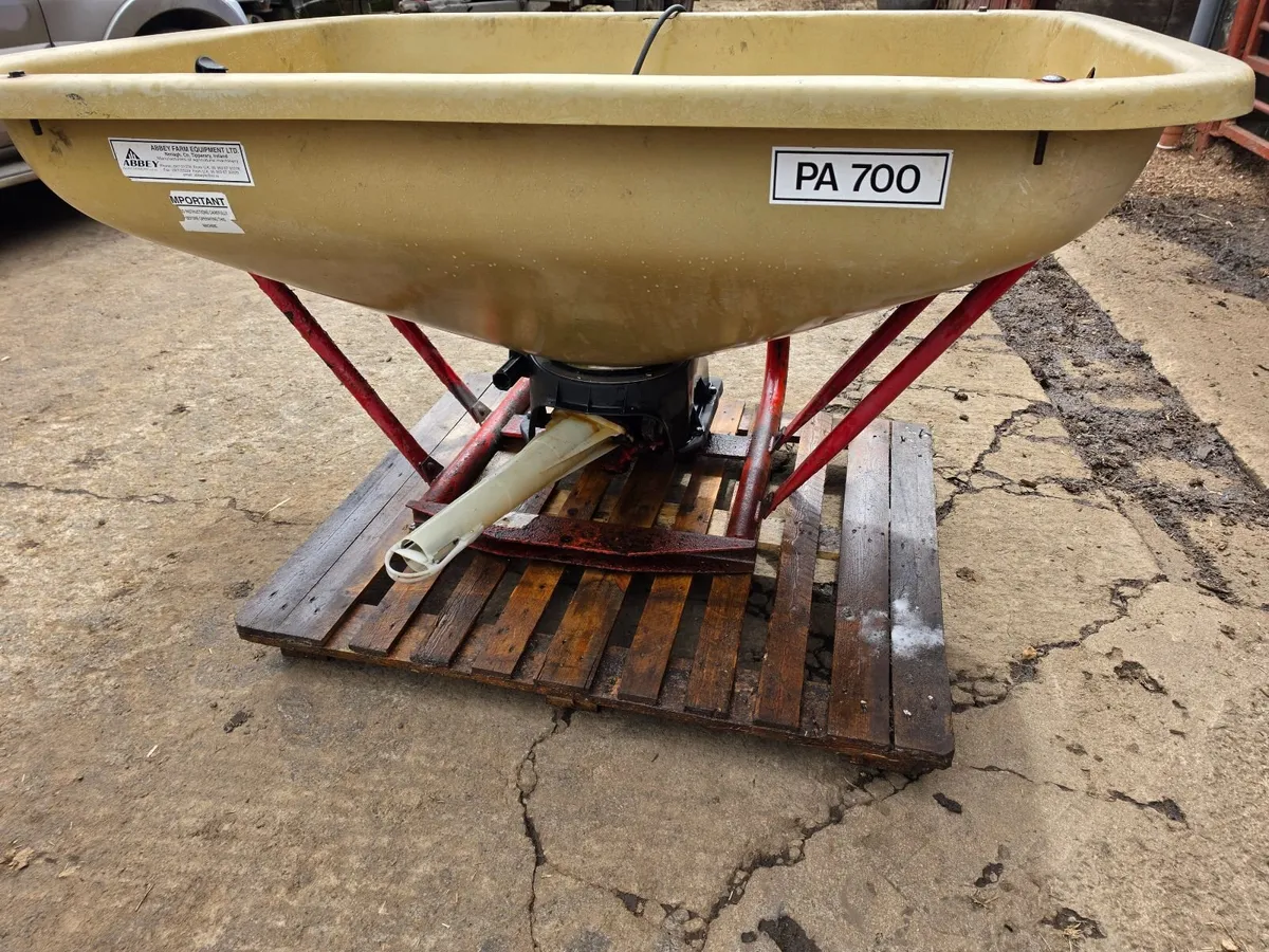 Abbey fertiliser sower - Image 1