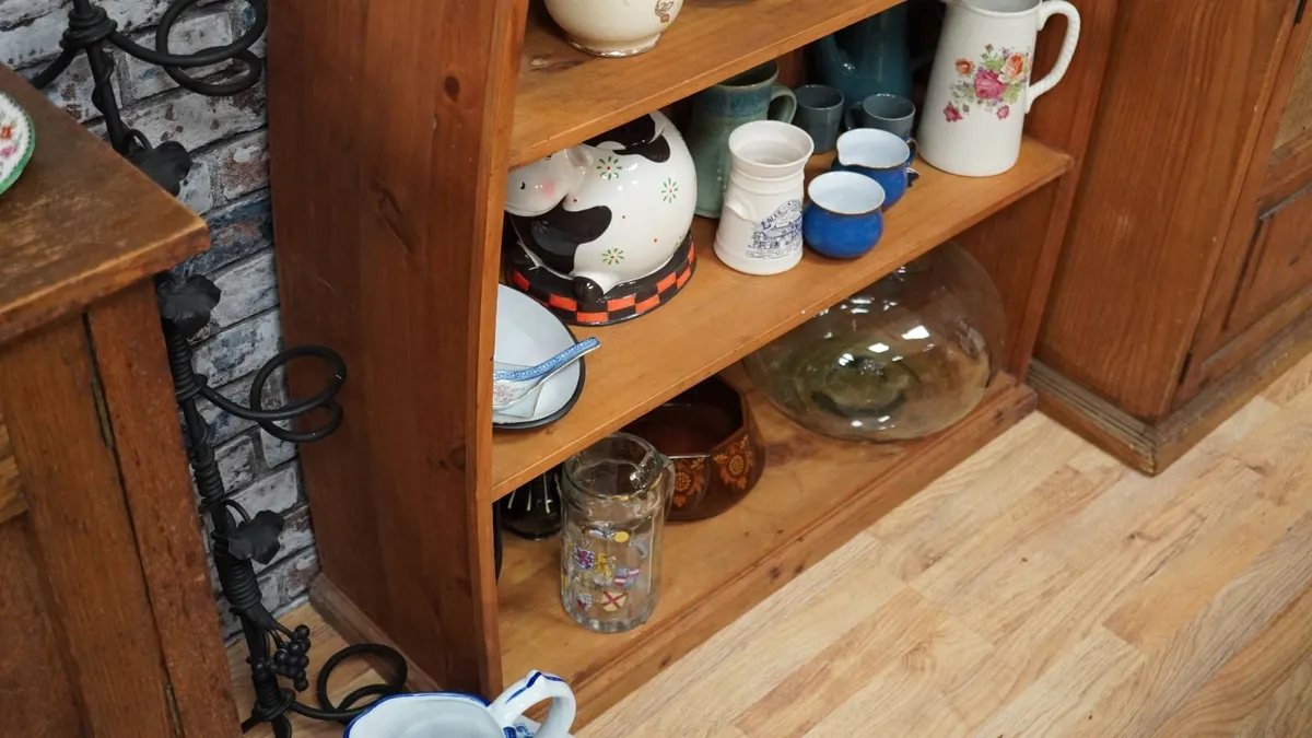 Boat-Shaped Display Shelving Unit - Image 3