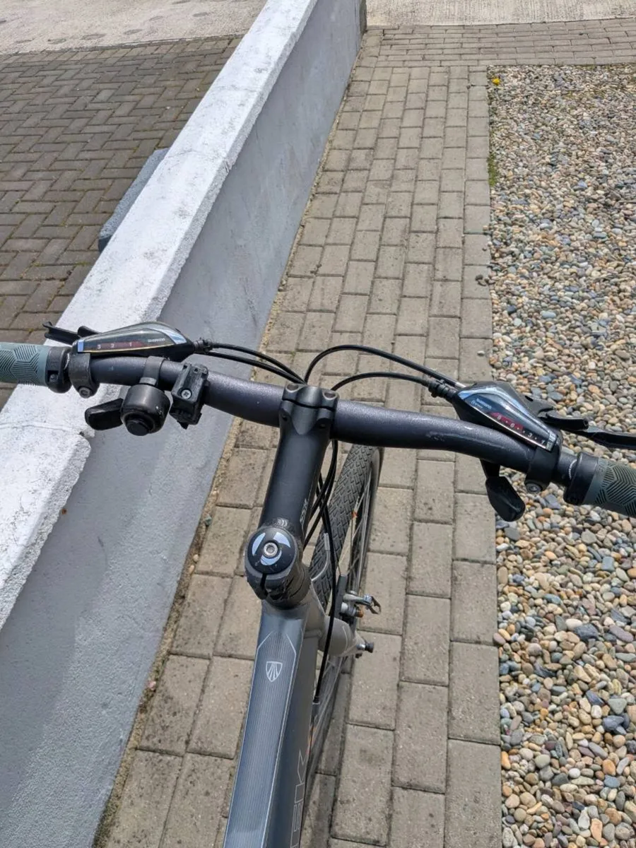 Trek 7.3 bicycle - Image 3