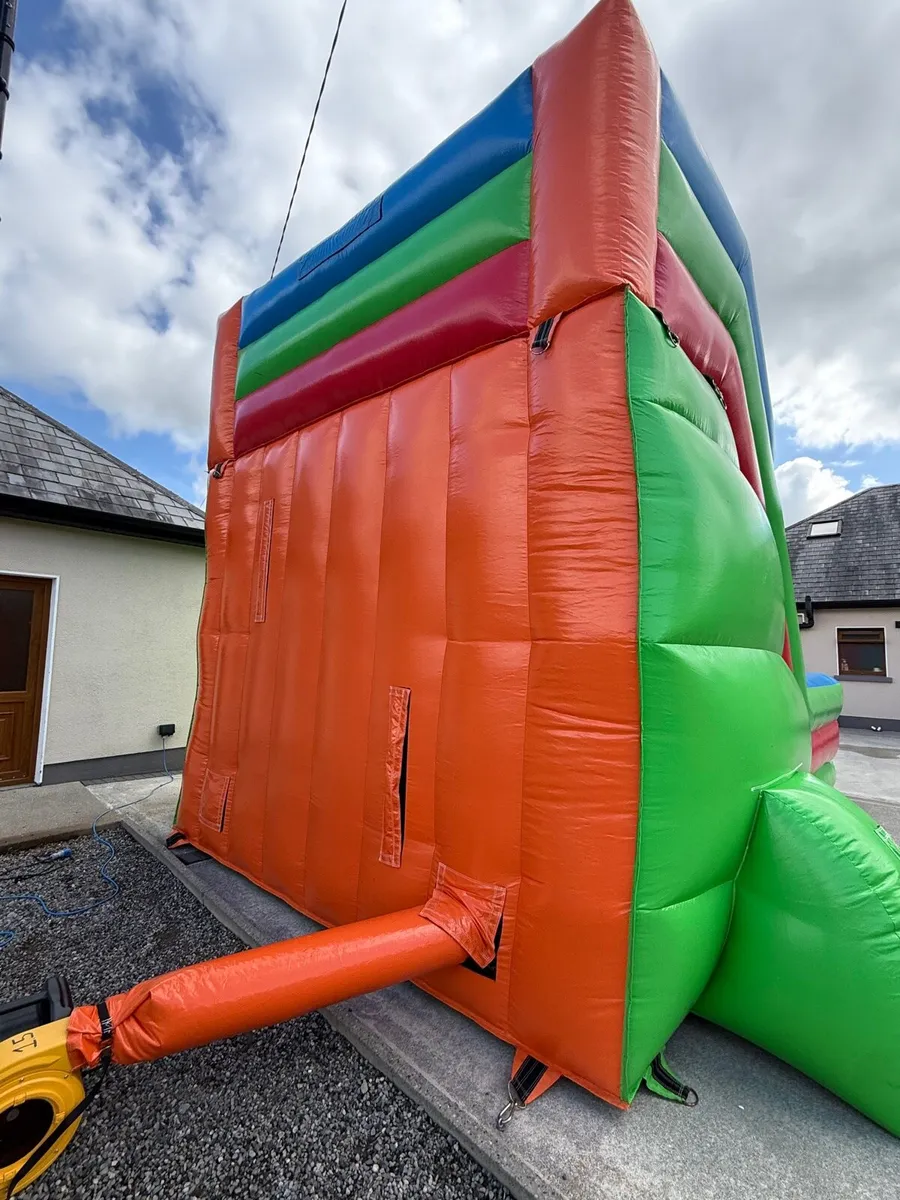 Bouncy castle - Image 4